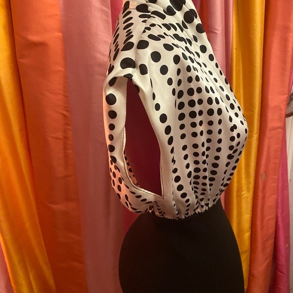 Dressy Satin Top Forever 21 🇺🇸 black and white polkadot print medium - Picture 4 of 8